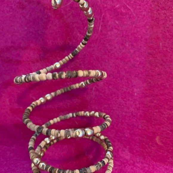 Chico’s Wrap Wooden & Gold Tone Beaded Bracelet - Picture 4 of 4